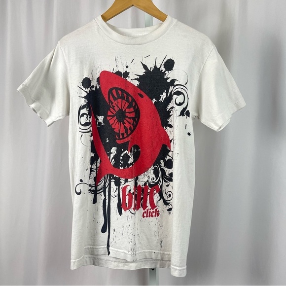 BME Click Small Shark Grunge Graphic Tee Shirt Bike Car Skate - Picture 1 of 6